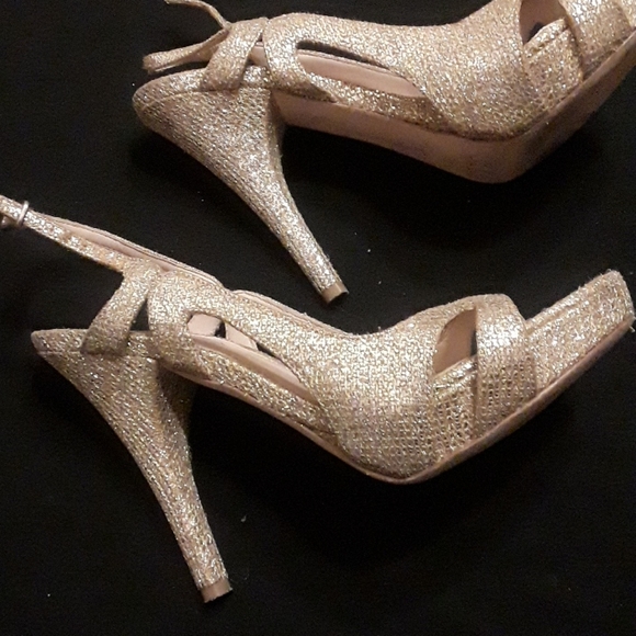 Sparkling champagne gold fabric and leather heels - Picture 2 of 9